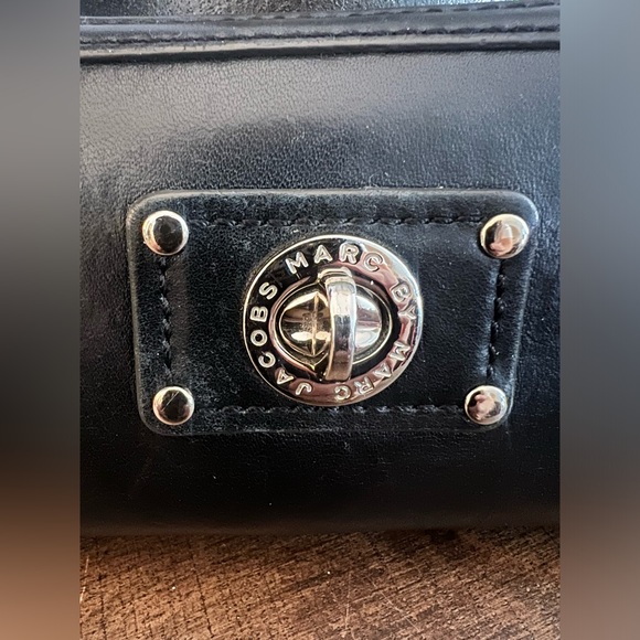 Marc Jacobs Zip Around Wallet - Picture 8 of 13